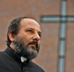 Ksiądz Tadeusz Isakowicz-Zaleski, jeden z wielu duchownych prześladowanych w PRL,  tym bardziej mający prawo do zidentyfikowania agentów bezpieki