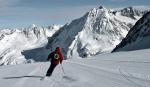 Oprócz łagodnych odcinków na trasach Pitztaler Gletscher zdarzają się też strome ścianki