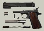 Colt M1911A rozłożony na części