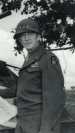 Gen. Courtney H. Hodges, dowódca amerykańskiej 1. Armii 