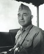 Admirał Richmond K. Turner, dowódca  51. Zespołu Operacyjnego US Navy