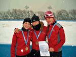 Juniorki z WTŁ Stegny (od lewej: Kinga Woźniak, Aleksandra Goss i Katarzyna Woźniak) wywalczyły również złoty medal w drużynie 