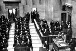 Zmiany ustroju politycznego, jakie nastąpiły po przewrocie majowym w 1926 r., odstępowały od liberalno-demokratycznych i parlamentarnych założeń konstytucji z 1921 r. Na zdjęciu Józef Piłsudski podczas otwarcia Sejmu w 1927 roku