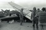 Amerykański samolot rozpoznawczy zestrzelony przez Wietnamczyków pod Khe Sanh, luty 1968 r