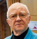 Dr Maciej Kierył wykłada  na Uniwersytecie Łódzkim. Założył i prowadzi Pracownię Muzykoterapii w Centrum Zdrowia Dziecka w Warszawie