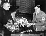 <Ks. Jozef Tiso  i Adolf Hitler w marcu  1939 r.