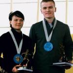 Trofea prezentują zwycięzcy: Aleksandra Paszkowska  i Marcin Krysiak 