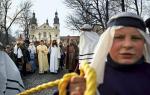 Nad Kalwarią Zebrzydowską góruje świątynia późnobarokowa 