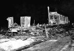Najtragiczniejsza katastrofa kolejki wilanowskiej. 17 lipca 1939 roku nocą zderzyły się czołowo dwa pociągi. Zginęło dziesięć osób; wagon motorowy spłonął doszczętnie