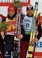 Dwaj najlepsi zawodnicy sezonu:  Ole Einar Bjoerndalen  (z lewej)  i Tomasz Sikora 