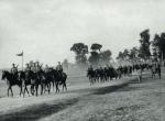 Szwadron kawalerii powraca z ćwiczeń, druga połowa lat 30.