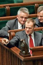 Premier Donald Tusk ostro krytykował partie, które nie chciały ograniczyć swoich subwencji