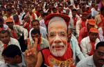Zwolennik opozycyjnej Indyjskiej Partii Ludowej (BJP) z maską jednego z jej liderów Narendry Modiego