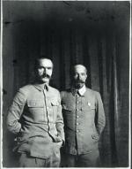 Piłsudski wraz z płk Leonem Berbeckim w Zakopanem, wrzesień 1916 roku. Piłsudski przebywał tam na urlopie po złożeniu dymisji  z Legionów, a Berbecki na kuracji po ranach odniesionych pod Kostiuchnówką 