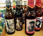 Piwo z wizerunkami Hitlera i Che Guevary  w hiszpańskim sklepie