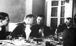 Komdiw Wasilij Czujkow, dowódca 4. Armii, na obiedzie z oficerami niemieckimi w zdobytym Grodnie