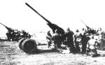 Polska armata przeciwlotnicza wz. 36 kal. 75 mm podczas ćwiczeń 