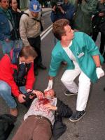 Robert Sobkowicz został ranny w oko 24 czerwca 1999 roku podczas demonstracji pracowników radomskiego Łucznika  (fot: andrzej Myszkowski)