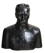 Popiersie Piłsudskiego dłuta Edwarda Wittiga  (1879 – 1941), brąz