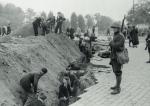 Kopanie rowów przeciwczołgowych i okopów, Warszawa, pierwsze dni września 1939 r. 