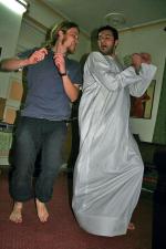 Kuwejtczyk Ahmed demonstrował nam swój taniec narodowy (fot: Jarosław i Jolanta Kaniowie)