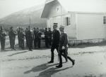 Król Norwegii Haakon VII podczas przeglądu wojska