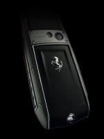 Obudowę telefonu Vertu Ferrari Edition wykonano z tytanu i ozdobiono naturalną skórą. Telefon ma m.in. klawisz wyzwalający funkcję Concierge – osobistą sekretarkę niosącą pomoc w nagłych potrzebach na całym świecie – oraz aparat fotograficzny o matrycy 3 MPIX. Około 30 000 zł.