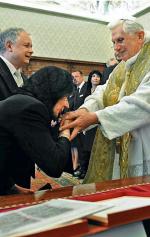 Po uroczystościach Lech Kaczyński z małżonką udał się do Watykanu na spotkanie z papieżem