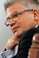 Jacek Krawczyk tłumaczy,  że nie poznał podpisu kolegi na dokumencie.  Na zdjęciu w trakcie posiedzenia sejmowej komisji śledczej w lipcu 2008 r.