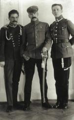Józef Piłsudski w towarzystwie płk. Beliny-Prażmowskiego i por. Czesława Świrskiego, Wilno kwiecień 1919 – fotografia Jana Bułhaka (1876-1950)