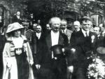 Premier Ignacy Jan Paderewski z żoną i Herbertem Hooverem z American Relief Administration, który wizytował Polskę w sierpniu 1919 roku. Paderewski był, jak napisał Piłsudski, „wściekłym federalistą”, a osłabieniu bolszewickiej Rosji nie sprzeciwiał się Hoover, późniejszy prezydent USA 