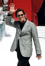  Jim Carrey spacerował  po sztucznym śniegu, reklamując  „Opowieść wigilijną”