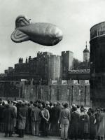 Wzlot balonu zaporowego nad zamkiem Windsor