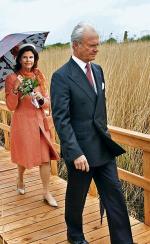 Karol XVI Gustaw żywo interesuje się rolnictwem  (na zdjęciu  z małżonką Sylwią podczas wizyty na farmie w Danii w maju  2007 roku)