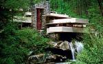 Fallingwater,  dom rodziny Kaufmannów współgra  z naturą. Hałas wodospadu słychać  w każdym pokoju