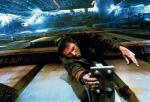 Rick Deckard (Harrison Ford)  w „Łowcy androidów” poluje  na replikantów