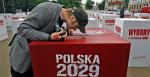 170 pudeł symbolizujących urny wyborcze ustawił na placu Litewskim w Lublinie ośrodek kulturalny Brama Grodzka – Teatr NN