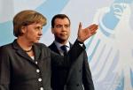 Dmitrij Miedwiediew obiecywał Angeli Merkel, że Rosja nie będzie używać gazu jako oręża politycznego (zdjęcie z marca 2009 roku)