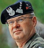 Gen. Waldemar Skrzypczak, 53 lata, dowódca Wojsk Lądowych