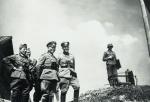 Gen. Heinz Guderian z oficerami nad granicą niemiecko-sowiecką na Bugu, czerwiec 1941 r. 