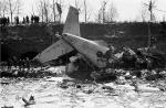 Szczątki samolotu Ił-62, który rozbił się w 1980 r. na terenie fortu Okęcie, koło lotniska 
