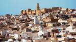 Twierdzę w Sousse otacza morze domów starej arabskiej dzielnicy, medyny