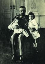 Naczelnik państwa Józef Piłsudski z córkami Jadwigą i Wandą, Wilno 1922 rok. Fotografował Jan Bułhak 