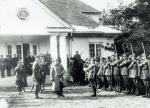Delegacje pułkowe składają życzenia imieninowe w Sulejówku, 1925 rok