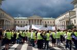 Ponad 500 kobiet z KDT przyszło z protestem przed ratusz. Nie zostały wpuszczone