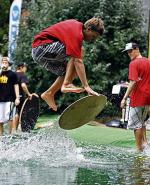 Do tej pory  miłośnicy skimboardingu pływali przy Wale Zawadowskim nad Wisłą. Teraz mogą ćwiczyć na Figlowisku