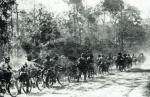 Japońska piechota w marszu przez Malaje  – na rowerach transportowano zaopatrzenie, grudzień 1941 r.