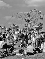 Co roku  we wrześniu „Trybuna Ludu” obchodziła swoje święto.  Z tej okazji organizowała festyn.  Na zdjęciu zabawa  15 września  1974 roku