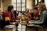Ron, Hermiona i Harry przeżywają pierwsze zauroczenia i uczuciowe rozczarowania