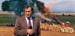 Richard Leakey przewodzi akcji palenia kości słoniowej odebranej kenijskim kłusownikom w 1989 roku